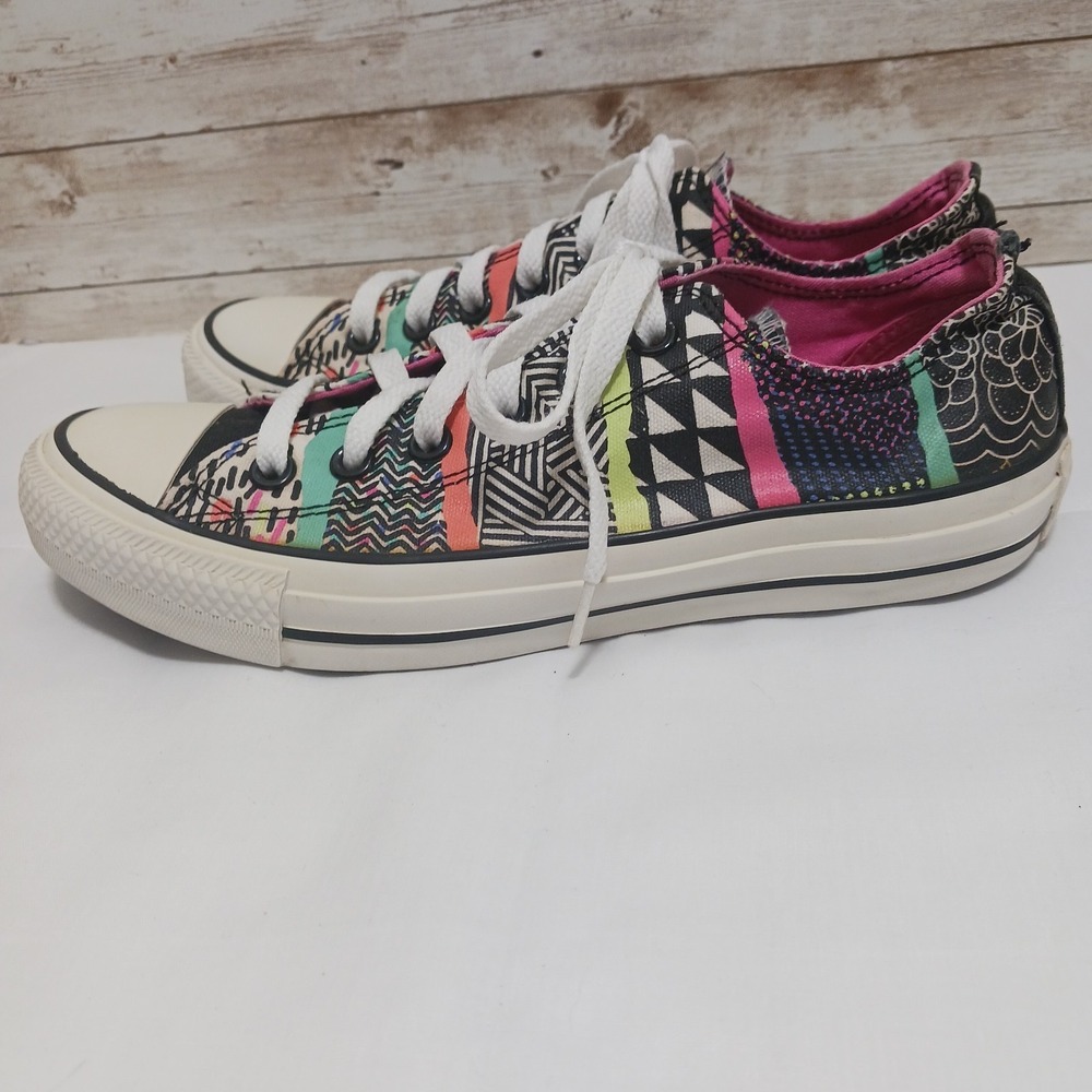 Converse All Star women's tennis shoes Sz 8 colorful Geometric Pattern - Picture 2 of 12